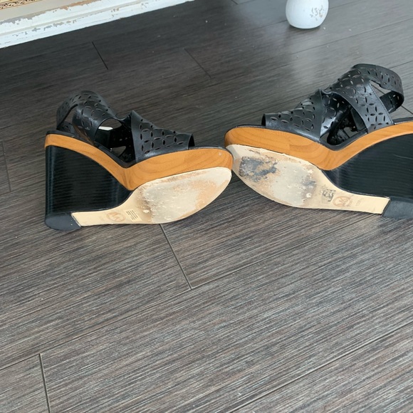 Black leather and wood - Picture 3 of 3